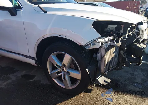 2011 Volkswagen Touareg Tdi Lux z USA, uszkodzony, nr VIN WVGFK9BP6BD003964